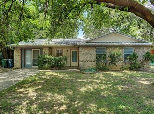 215 Bluebird Cir, Denton, TX 76209