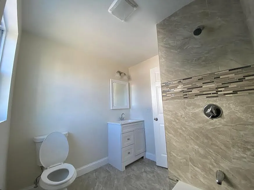 3 bed, 1200 sqft, $2,525 — Photo 4