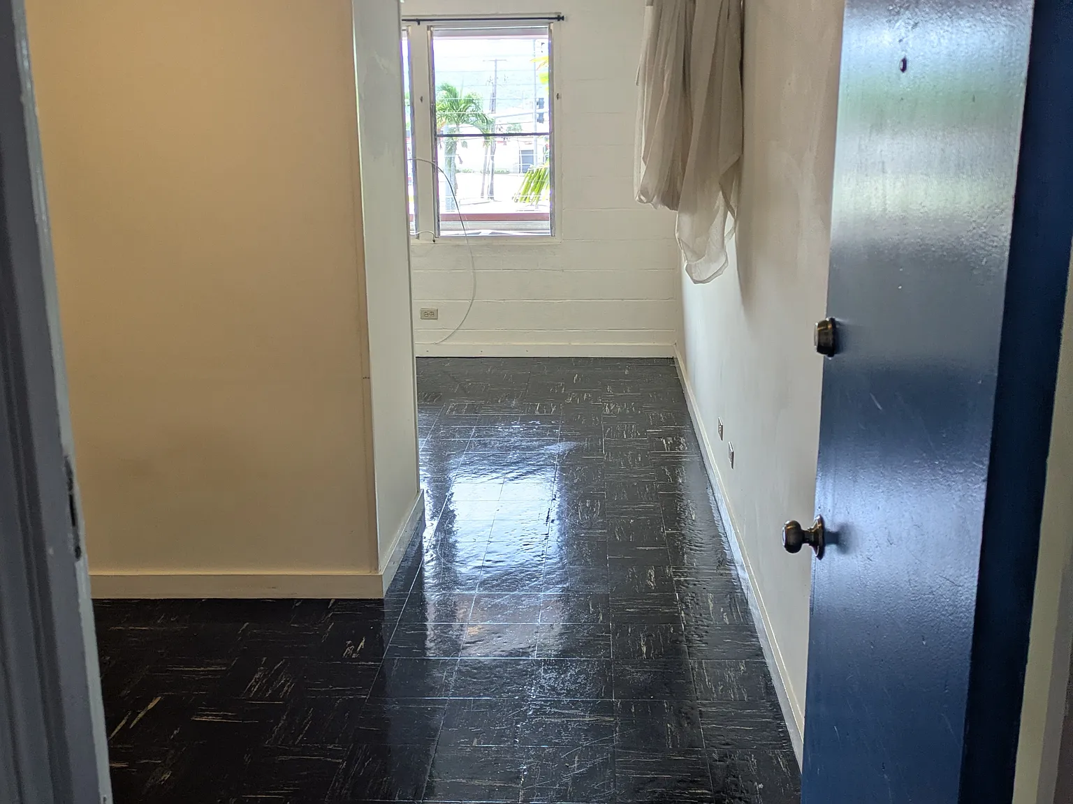 Studio, 300 sqft, $1,495 — Photo 2