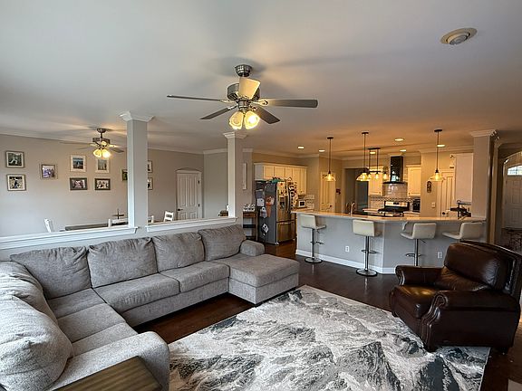 5th image of 138 Dalton Cir