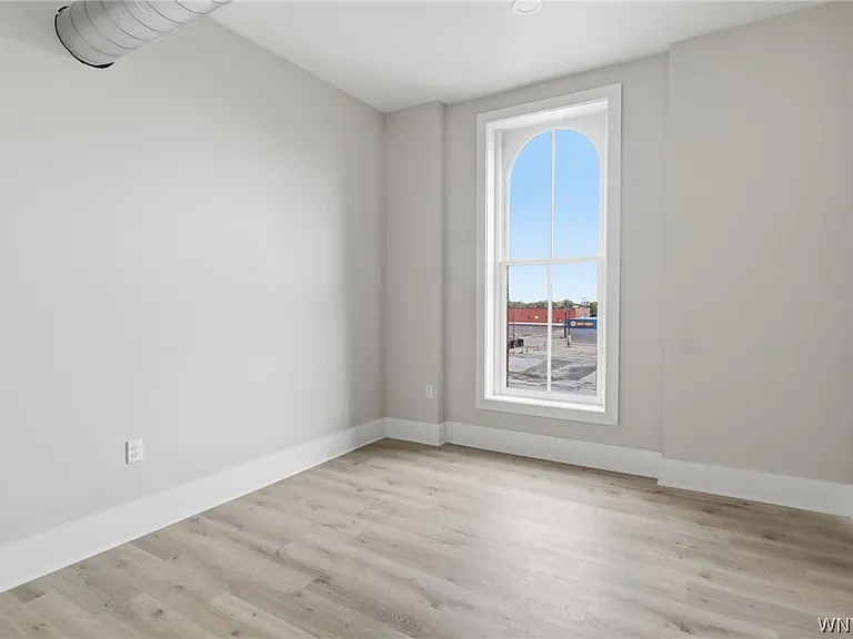 136 Seneca St — Photo 22