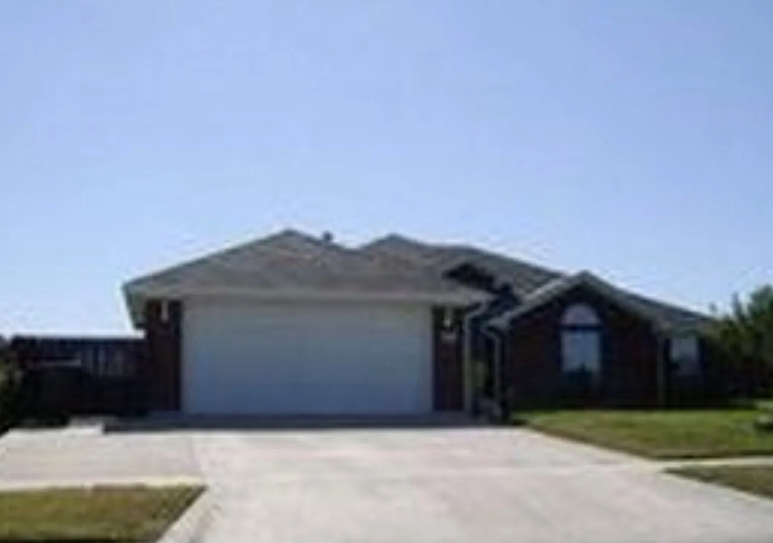 WOW! 3 bed plus multiple flex rooms and double side fireplace! — Photo 2