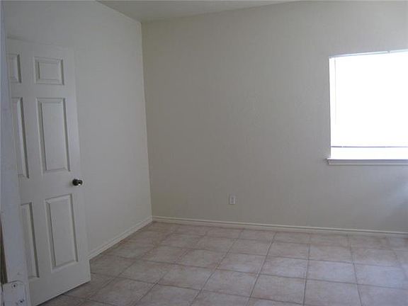 3rd image of 813/815 Sagewood Trl