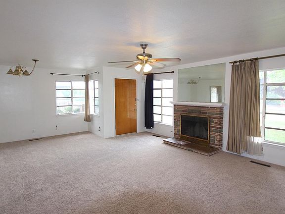 5th image of 3225 E Terrace Ave