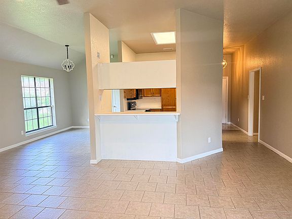 4th image of 5785 Phyllis Ln