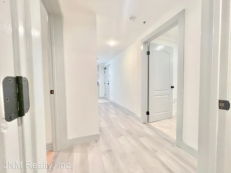 8411 De Longpre Ave #203 — Photo 10