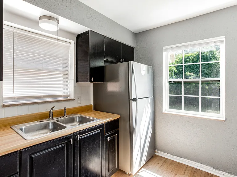 1304 Grant Dr — Photo 19