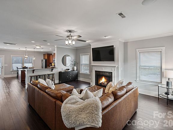 2nd image of 930 Forbes Rd