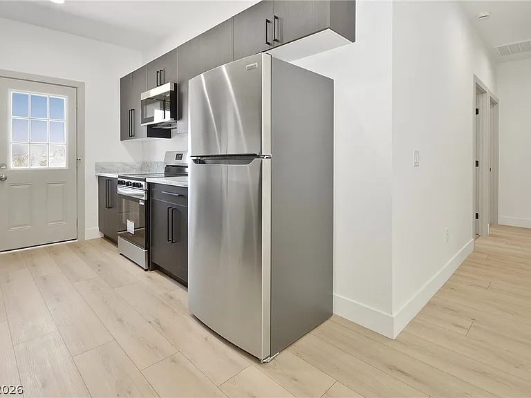 2001 S Dandelion St #3 — Photo 4