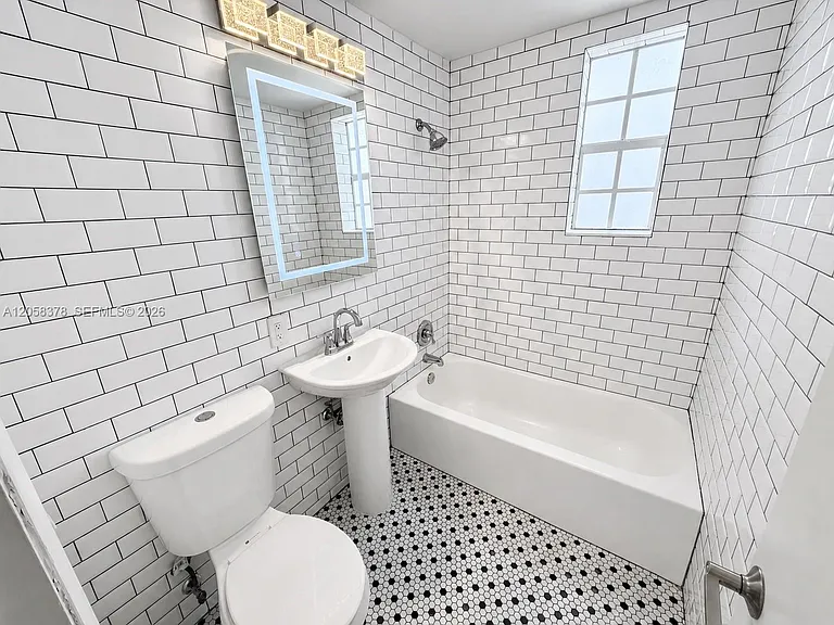 1561 West Ave #2 — Photo 30
