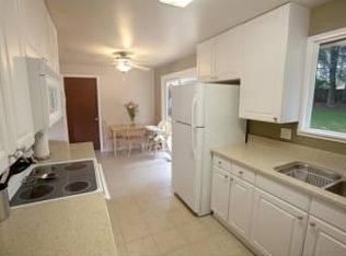 912 Field Ave NE, Renton, WA 98059