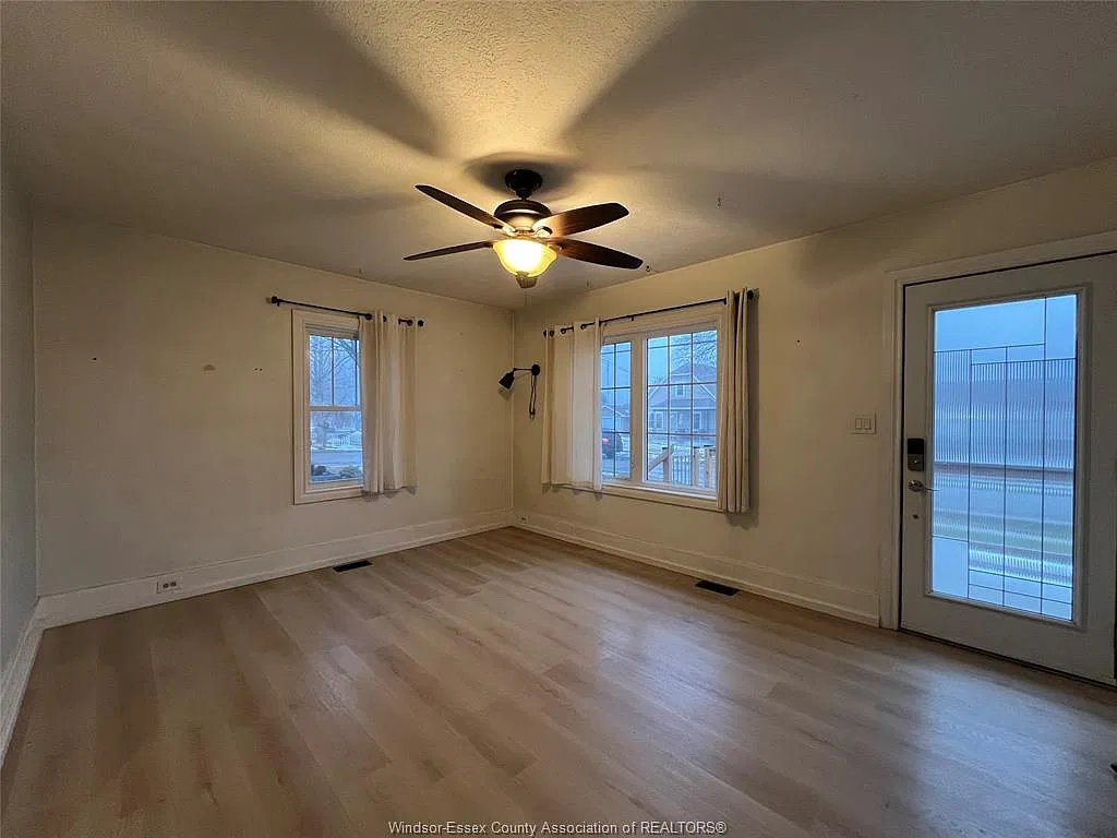 2 bed, $800 — Photo 3