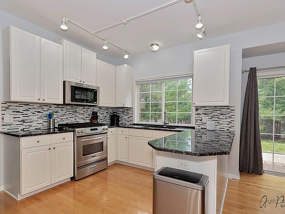 3rd image of 1725 Belle Haven Dr