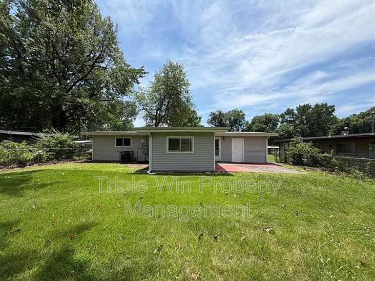 835 Bobbins Ln — Photo 7