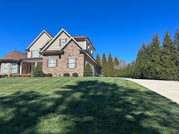 3rd image of 307 Beverly Dr