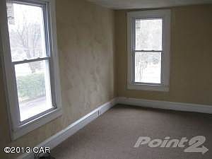 225 Plane St 026