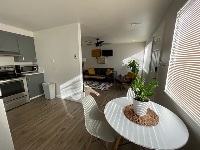383 E Redondo Ave — Photo 9