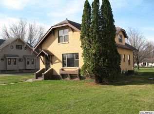 211 E 3rd St, Morton, MN 56270