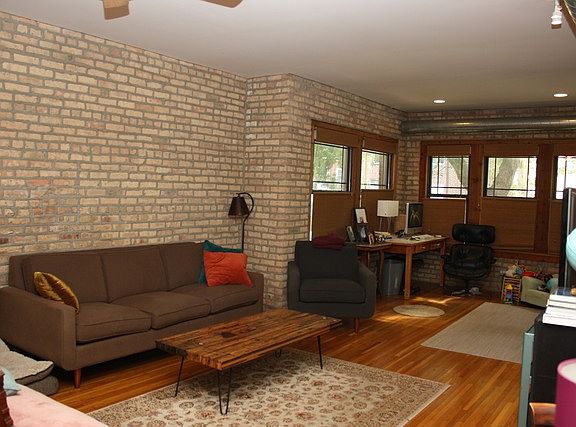3rd image of 1438 W Lunt Ave #A1