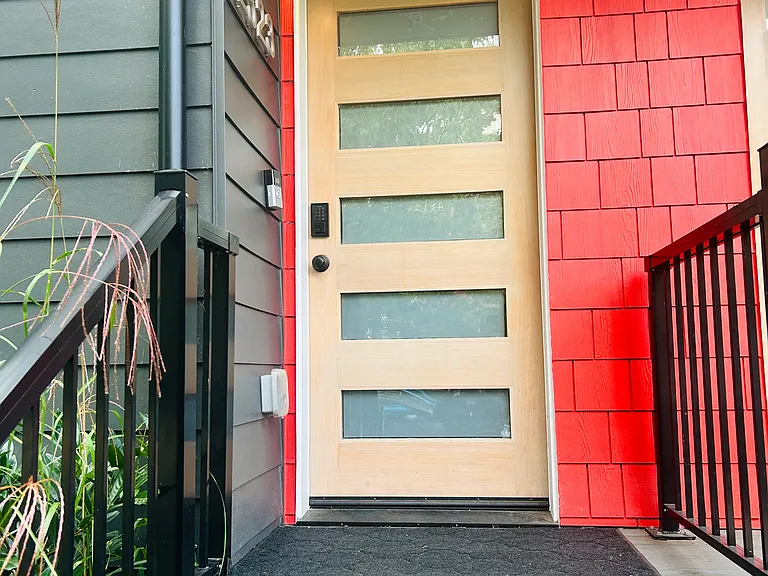 2523 S Washington St — Photo 1