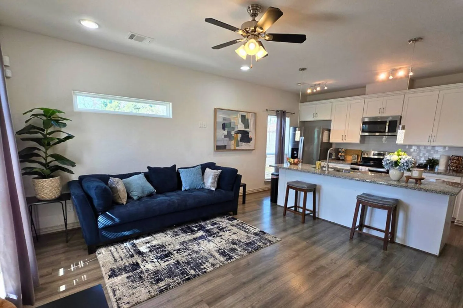2 bed, 2.0 bath, 1001 sqft, $1,590 — Photo 1