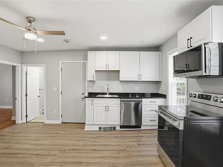 188 Division St #1F — Photo 2