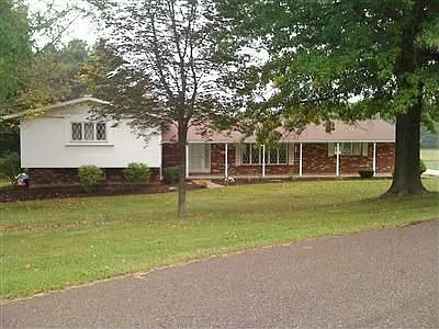 3245 Foothill Dr SE photo 1
