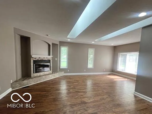 945 Fox Hill Dr — Photo 6