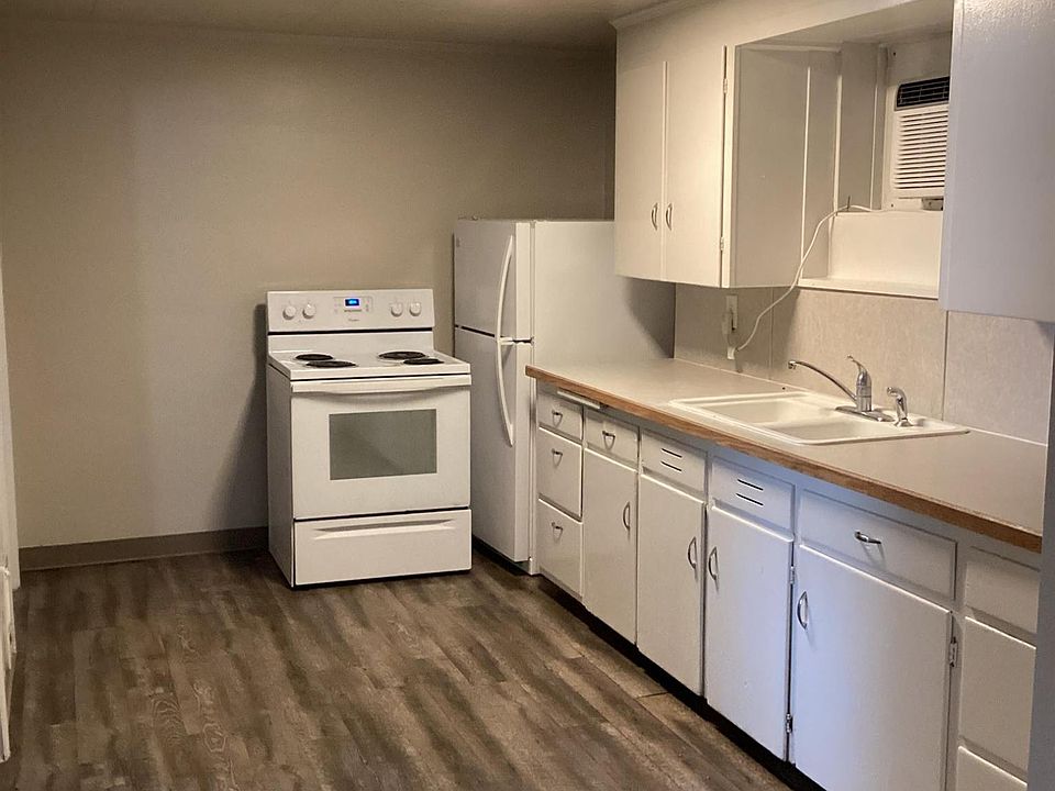 2nd image of 612 W Oak Ave