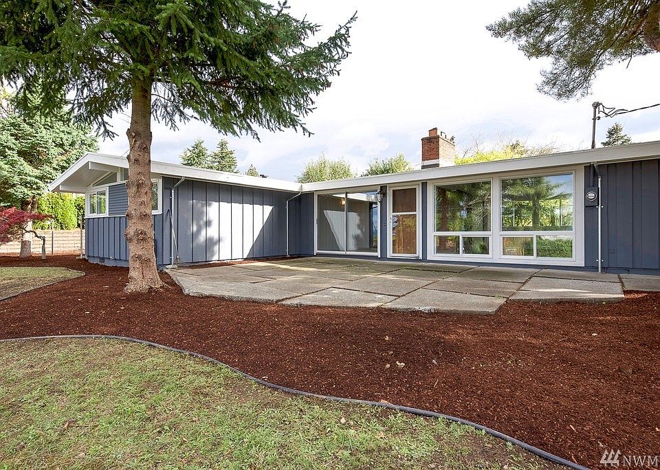 1st image of 23044 Thunderbird Dr S