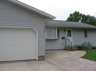 507 1st St, Palo, IA 52324