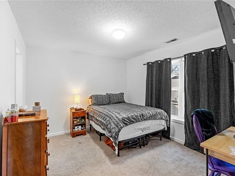 182 University Village Dr #E — Photo 2