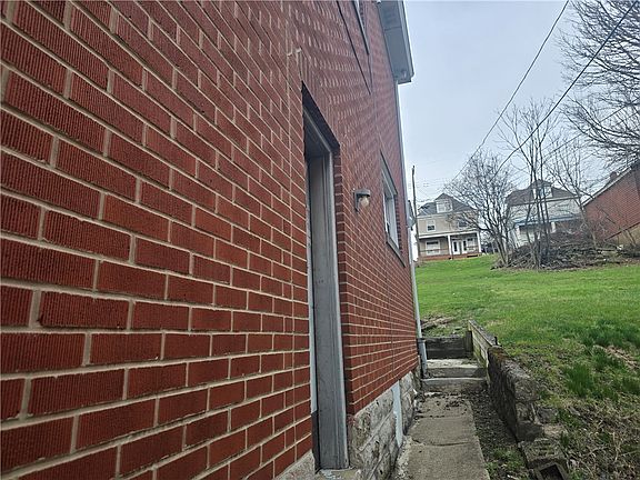 4th image of 1029 Brownsville Rd