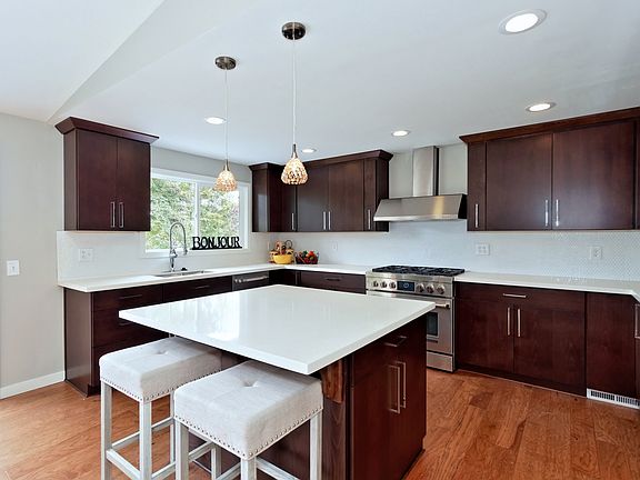 4th image of 10935 SE 23rd St