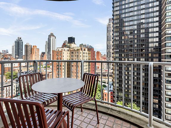 5th image of 420 E 58th St APT 16B