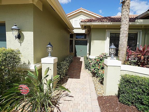7036 Antinori Lane Courtyard Entry