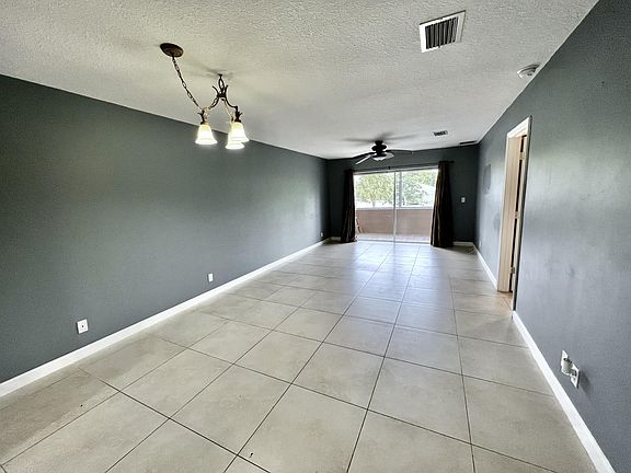 4th image of 126 Sparrow Drive #17b
