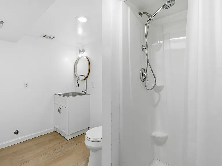 368 N Center St — Photo 11