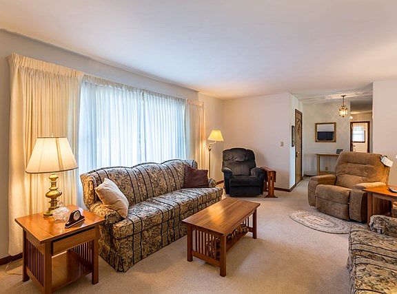 3rd image of 40 Ardon Dr