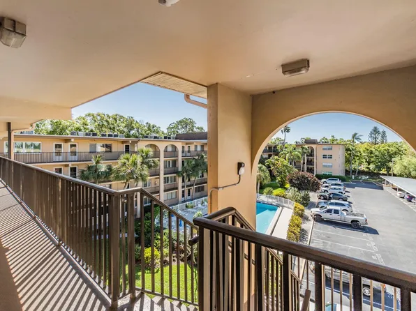 2525 W Bay Dr, Belleair Bluffs, FL