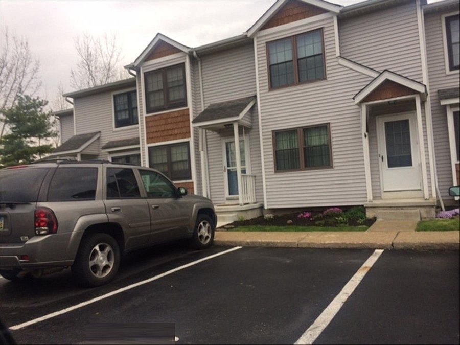 1st image of 1056 Syracuse Ln