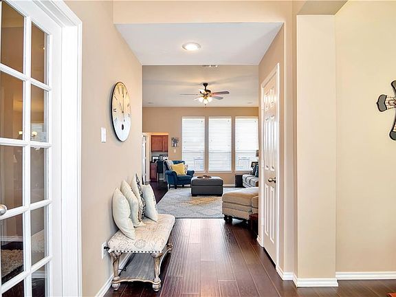 4th image of 226 Southpeak Ln