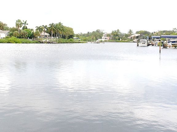 4th image of 18351 SE Lakeside Dr