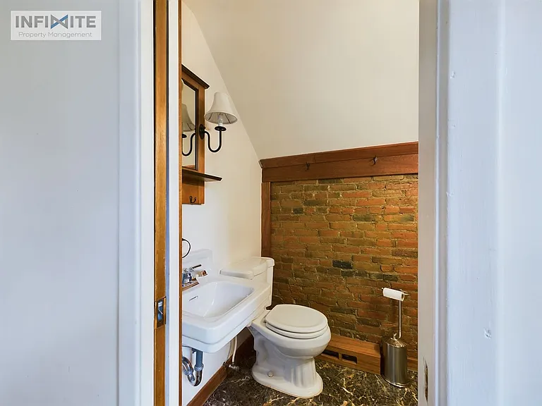 1439 W Babcock St #2 — Photo 15