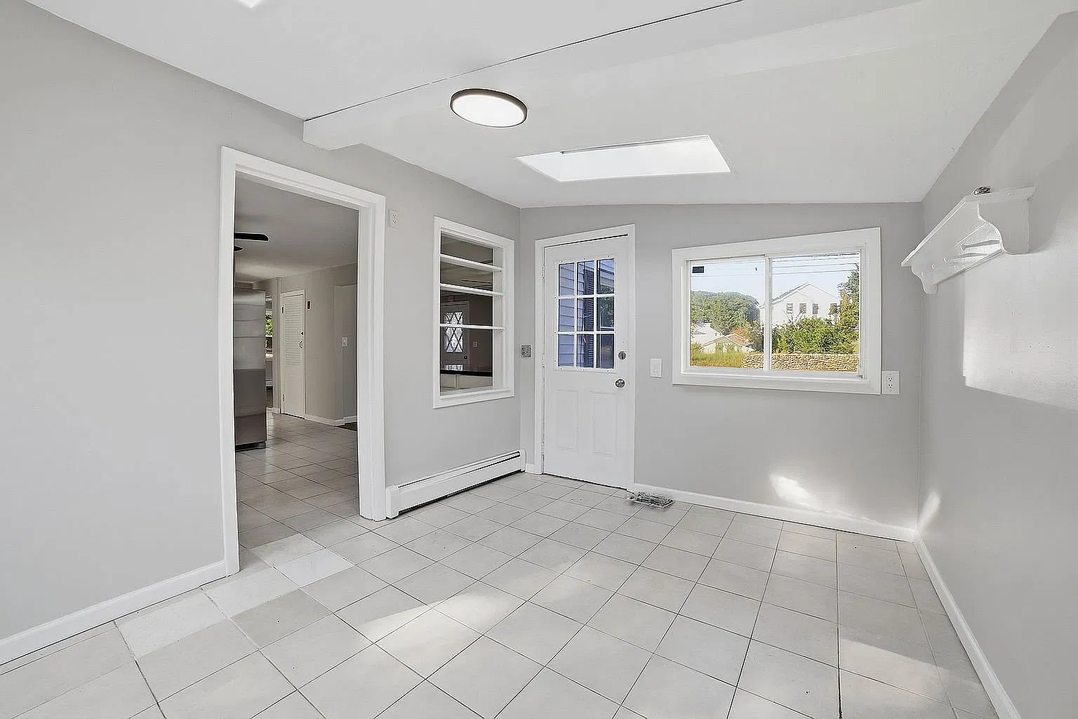 200 N Quinsigamond Ave — Photo 2