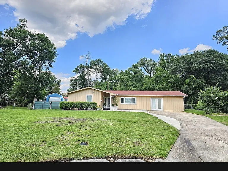 990 Evergreen Ln — Photo 5