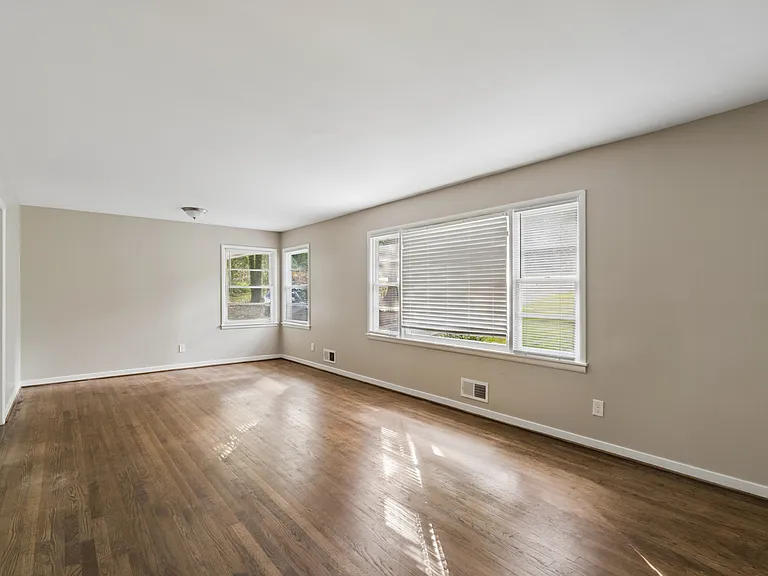 2616 Wood Dr NE — Photo 6