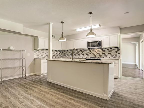5th image of 1325 Plantation Dr