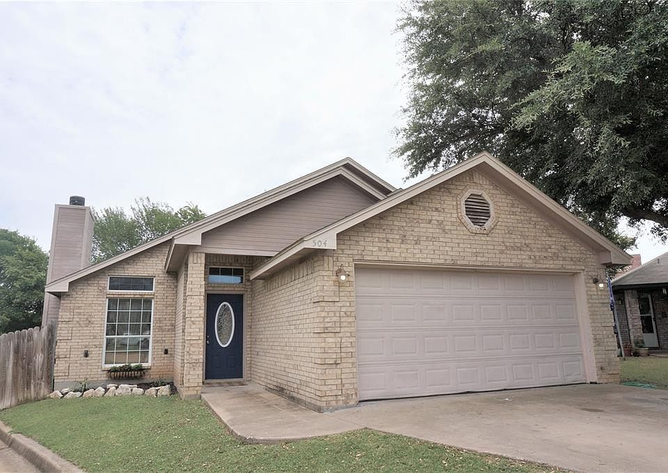 1st image of 504 Oak Hollow Ct