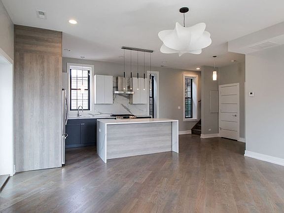 2nd image of 1436 W Blackhawk St #302